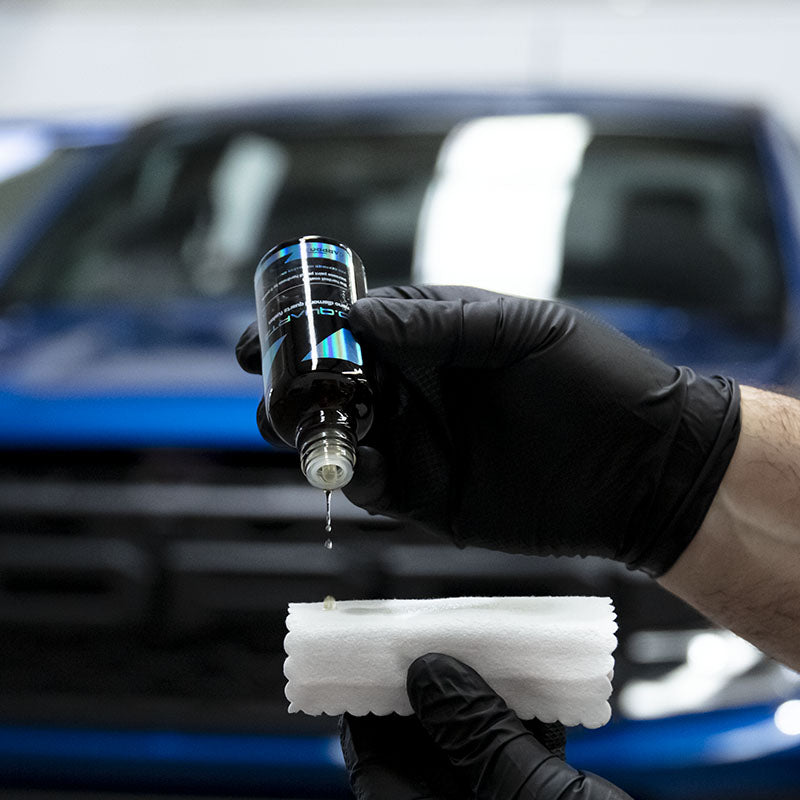 CARPRO Dqaurtz pouring onto applicator