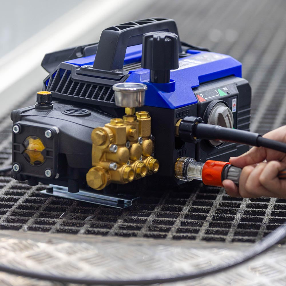 Connecting the hose to the Annovi Reverberi AR630 V2+