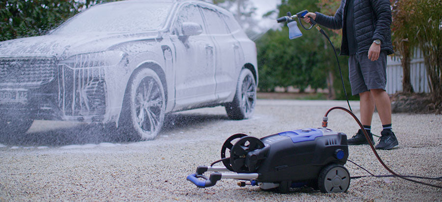 Annovi Reverberi 591+ Pressure Washer Spraying a car with the MTM gun and snow cannon