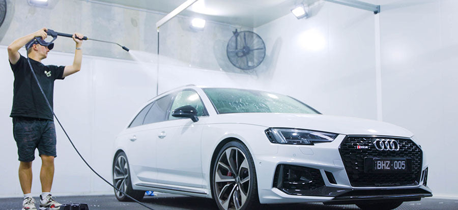 Annovi_Reverberi gun spraying onto White car