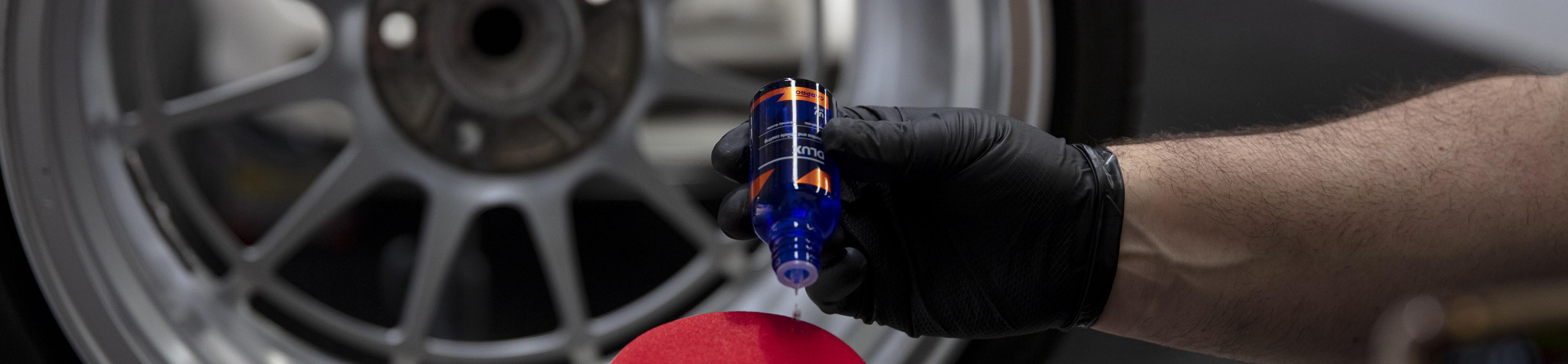 Pouring CARPRO DLUX onto applicator