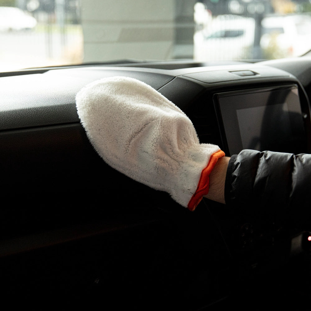 CARPRO InnerScrub scrubbing glove, second view