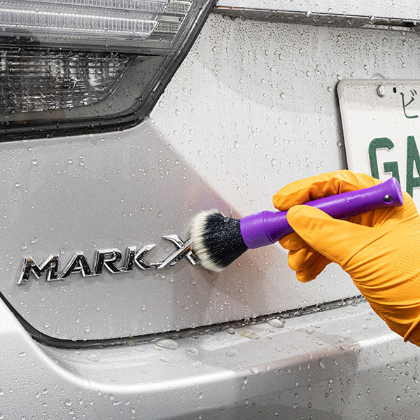Detail Factory Ultra-Soft Detail Brush (Small) in use