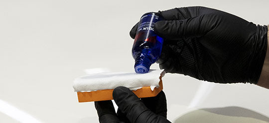 Pouring CARPRO Cquartz UK on suede