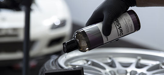 Pouring CARPRO DarkSide onto applicator