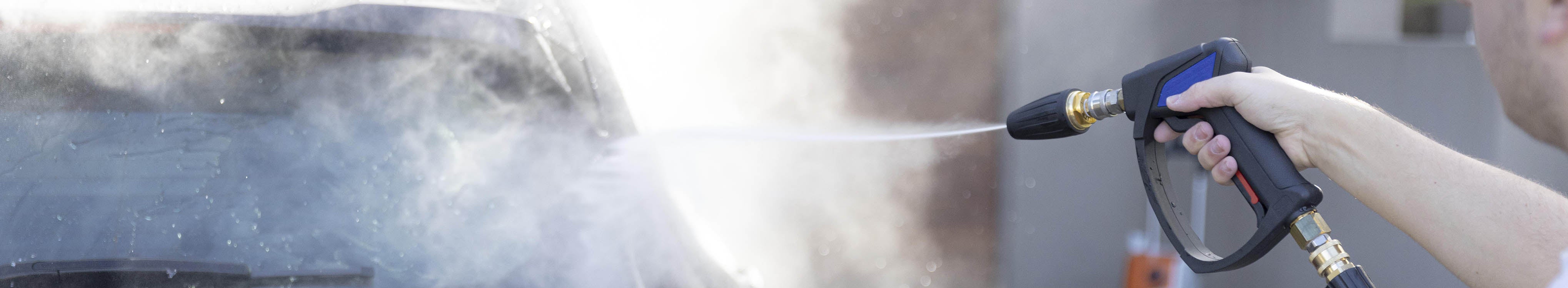 MTM Turbo nozzle rinsing a black car