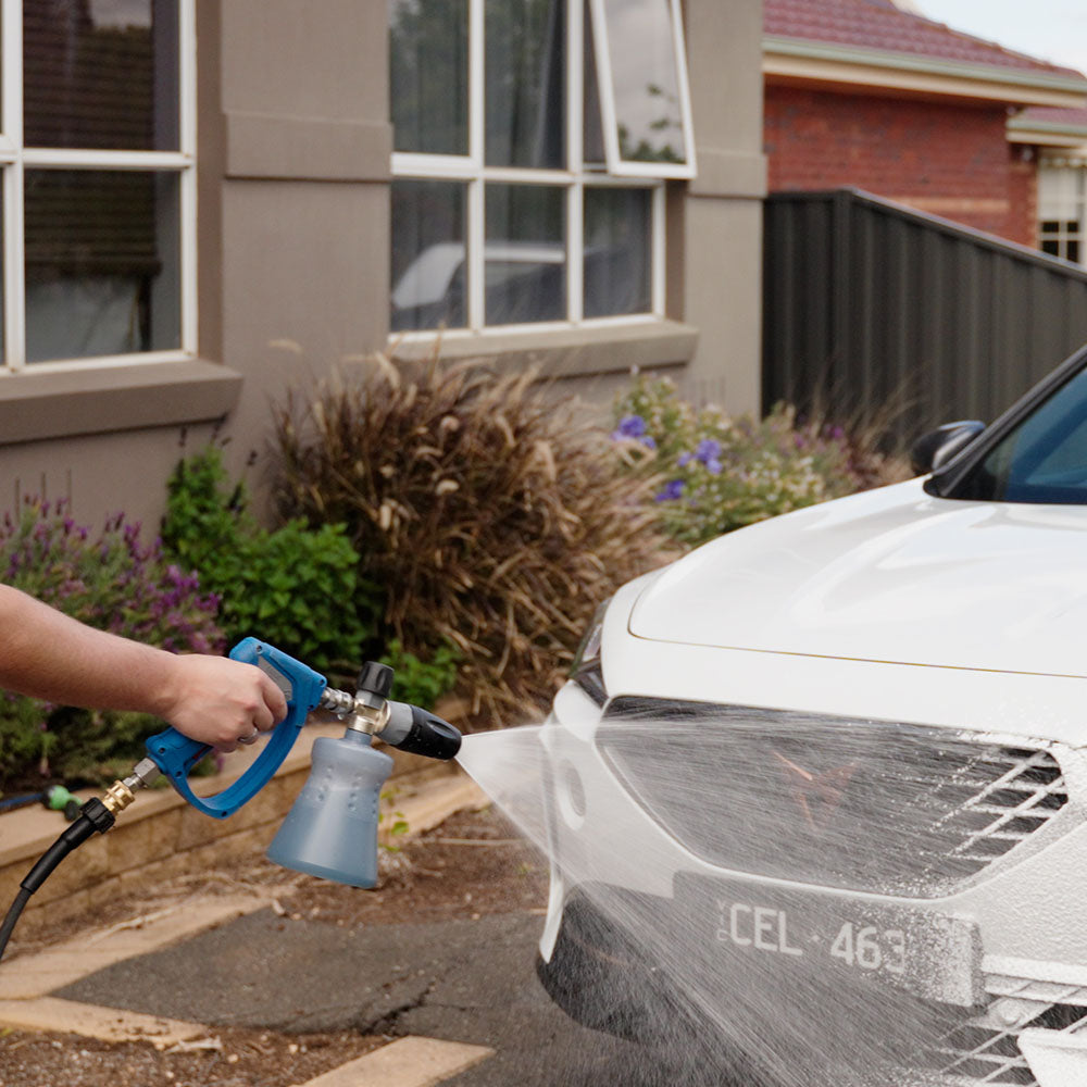 MTM SGS35 Azzurro short gun in use washing a car