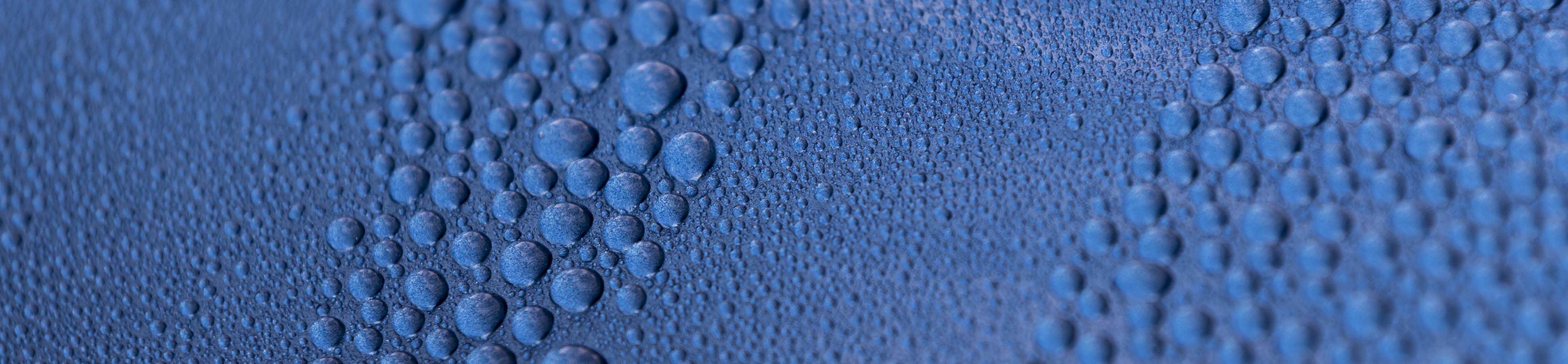 Beading on a blue car