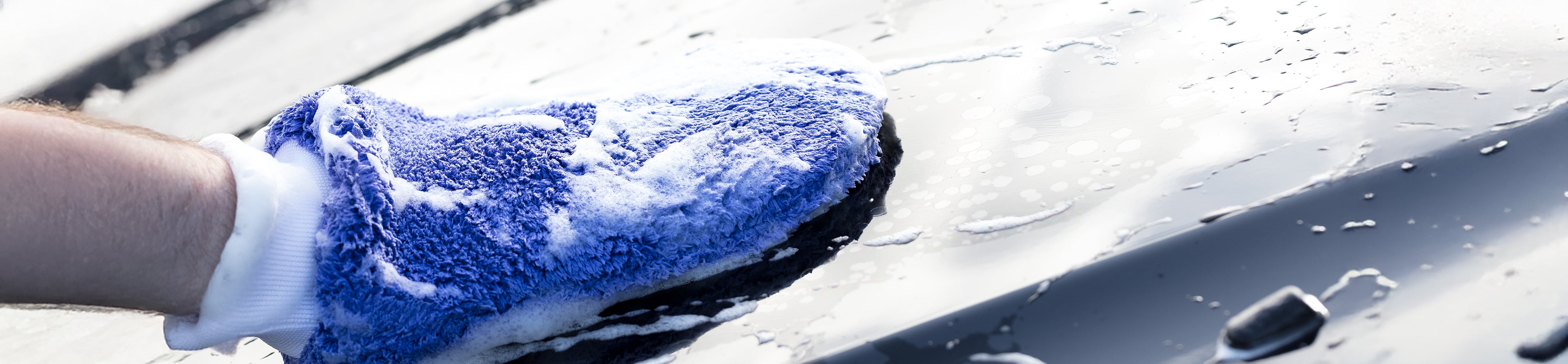 Washing a car with a Nv Cascade