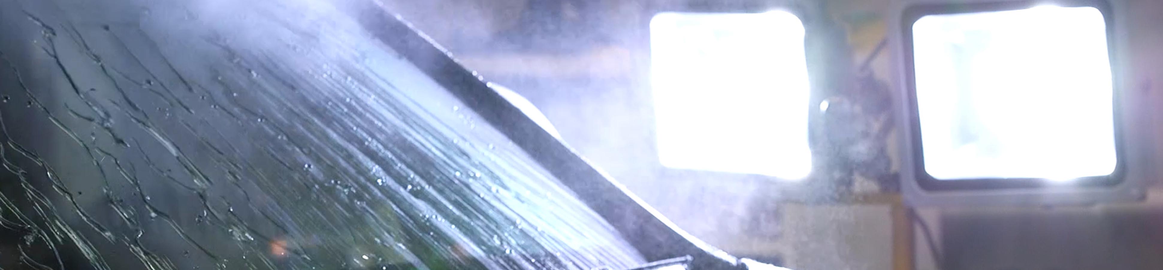 Rinsing a windscreen