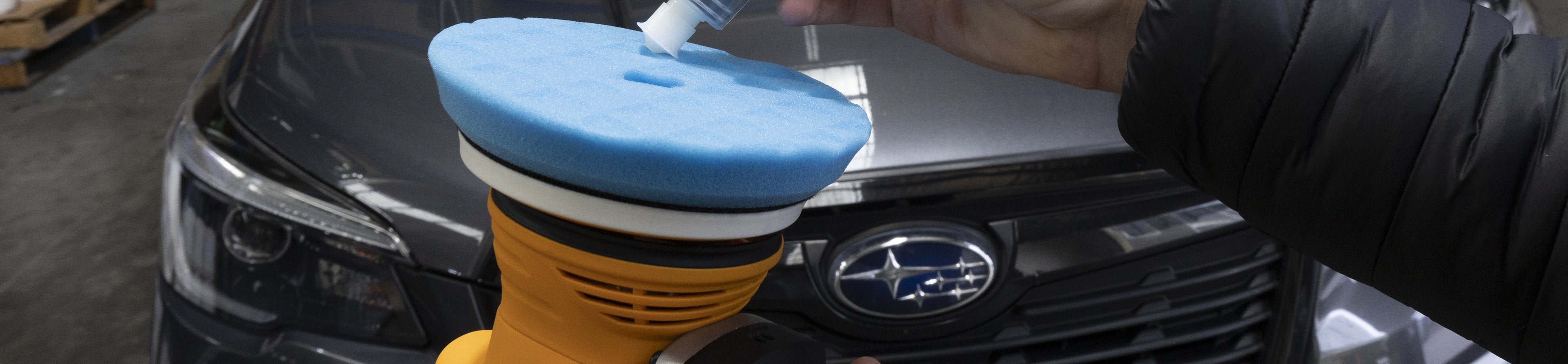 Pouring compound onto blue pad of shinemate polisher