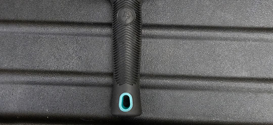 Textured grip and Hanging hole