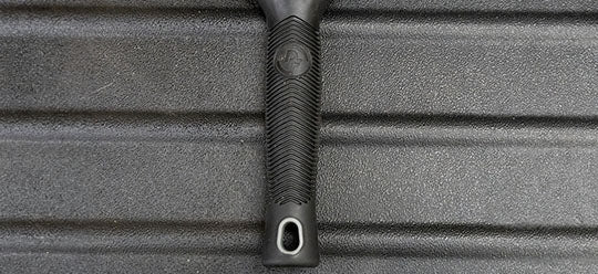 Textured grip and Hanging hole