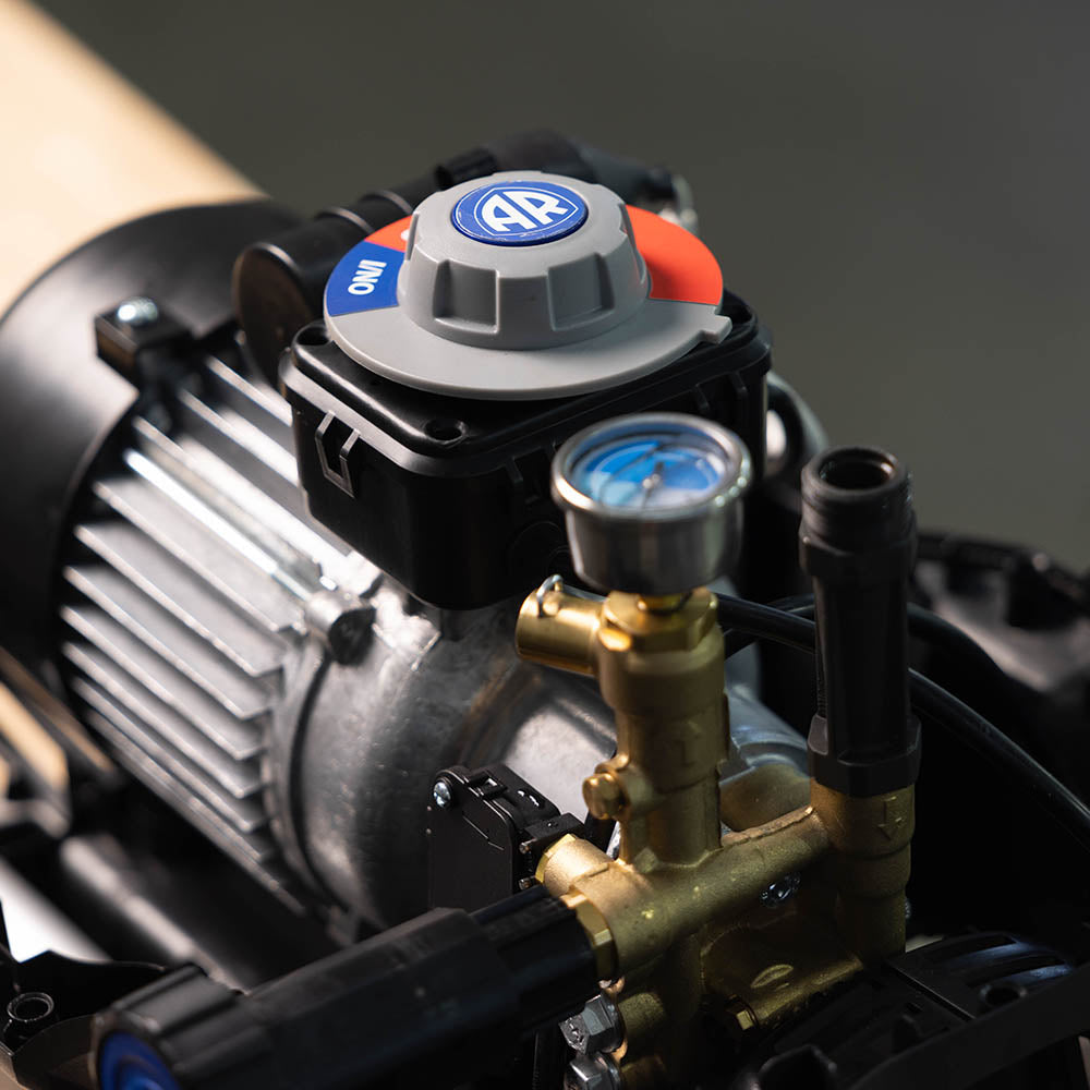 AR591 Opened to see the motor and pumps