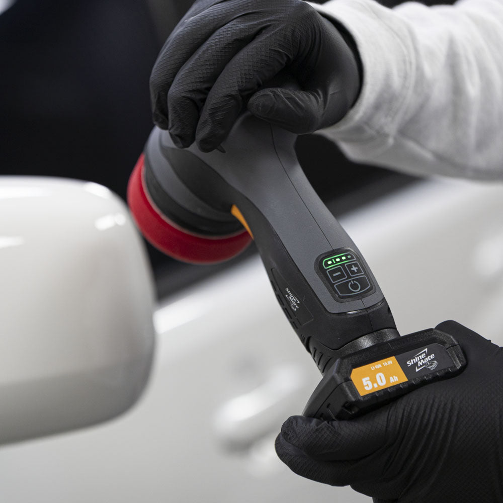 ShineMate10.8V5.0AhLi-ionBatteryactionshot.jpg