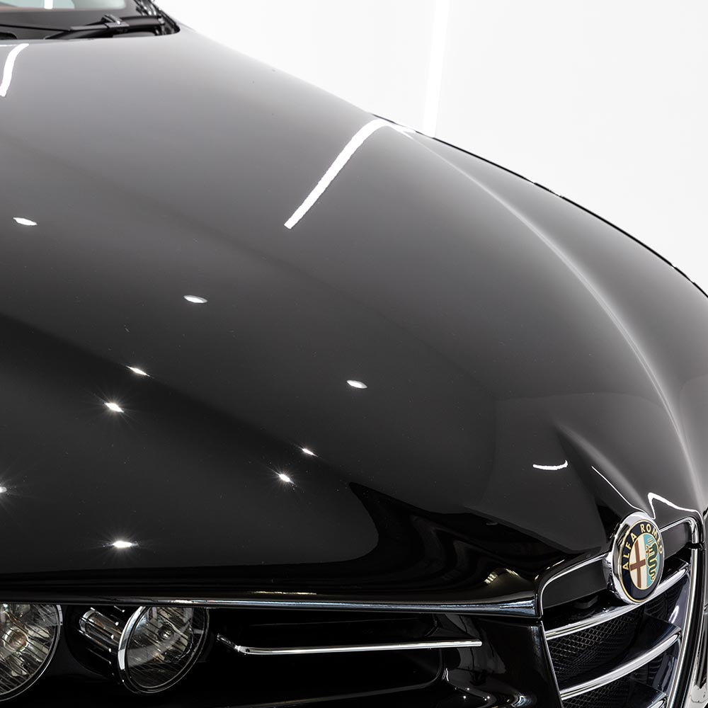 Showcase_Mobile_Hood_Gloss.jpg